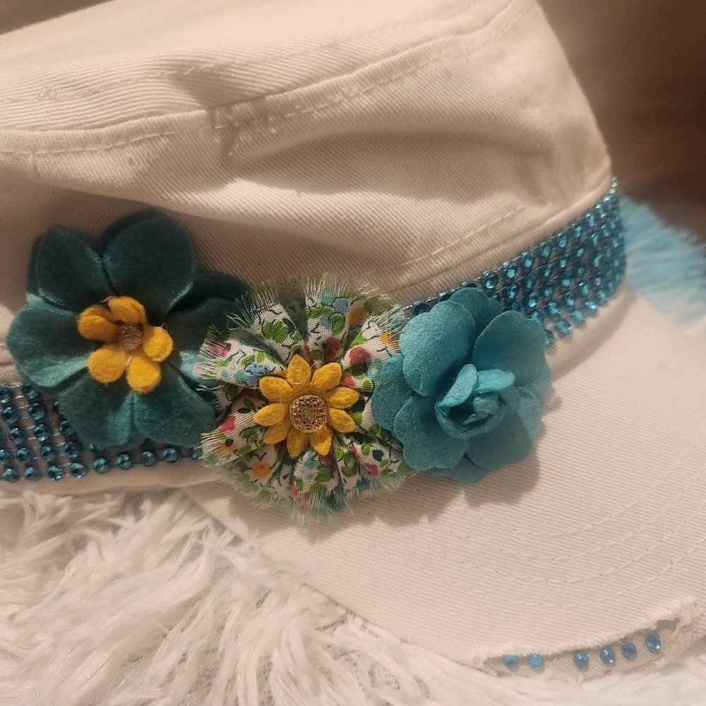 Turquoise accent hat - Picture 6 of 6